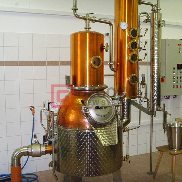 300L Distillatore a torre di whisky dell'attrezzatura di distillazione dell'alcool di rame da 79 galloni
