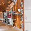 Linea di produzione di alcol per apparecchiature di distillazione industriale 1000L con apparecchiature per distilleria di vodka Whisky