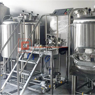 Volume 700L Sistema di produzione della birra a 3 recipienti Birrificio con riscaldamento a vapore per la produzione di birra in vendita