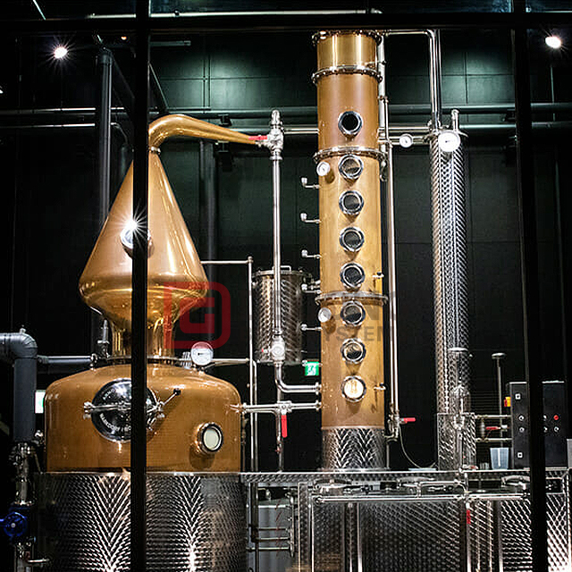 Apparecchiatura per la distillazione del gin del distillatore di vodka in rame 500L-5000L Produttore DEGONG