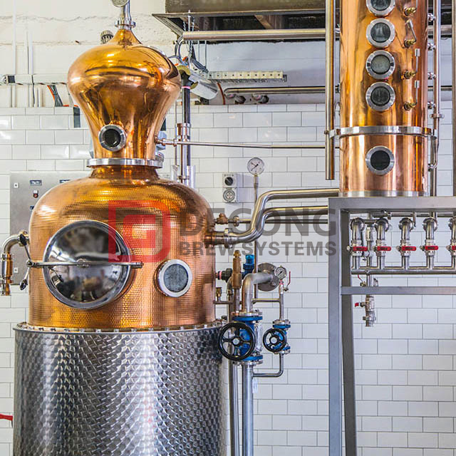 Linea di produzione di alcol per apparecchiature di distillazione industriale 1000L con apparecchiature per distilleria di vodka Whisky